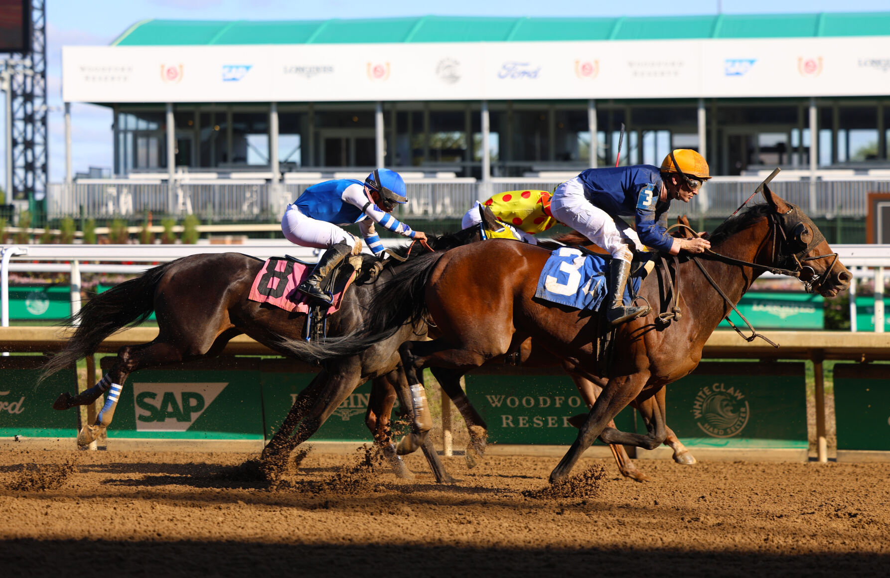 Horses run at Churchill Downs - April 26.JPG